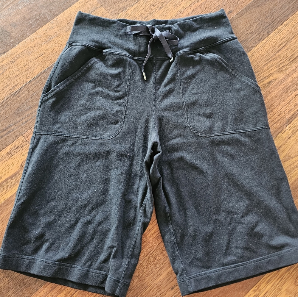 LULULEMON Black Be Still Bermuda Lounge Shorts Size 2